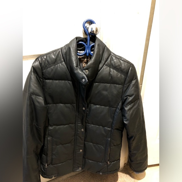 Original Danier puffer leather jacket. Like new , size S but fits like medium. - Picture 3 of 3